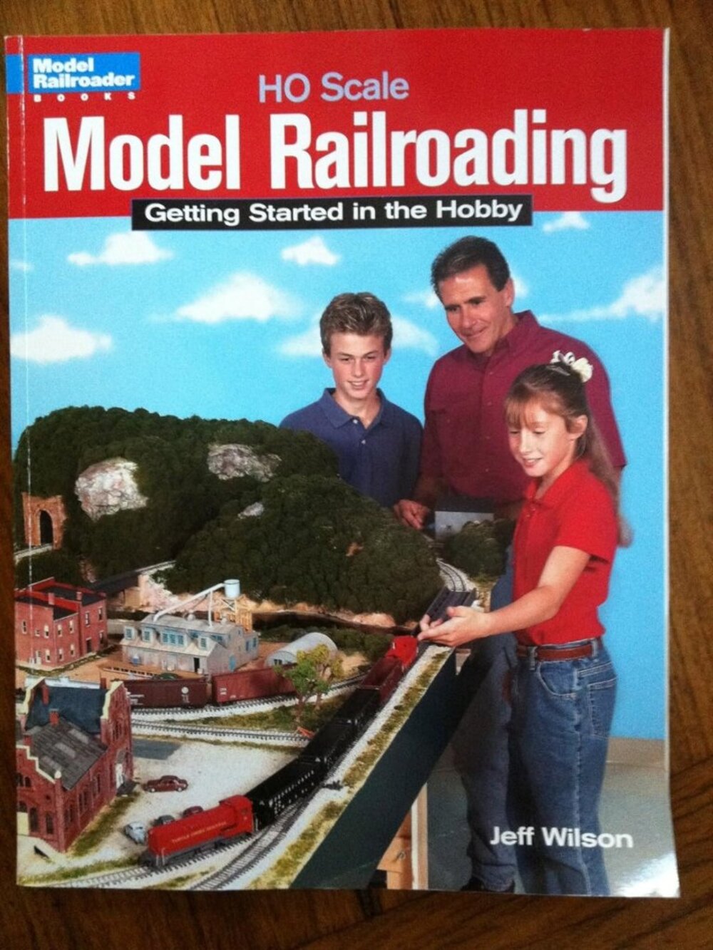 Beginner's Guide to HO Scale Model Railroading: Tips, Techniques & Essentials